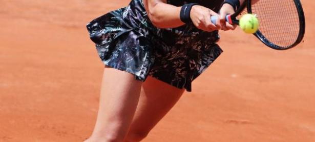 包含阿扎伦卡迎来五赛季高光表现，瑞士队球迷沸腾！的词条