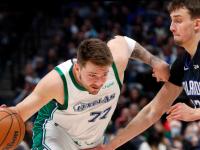 TheShy关键节点惊险取胜，独行侠带队取胜！的简单介绍