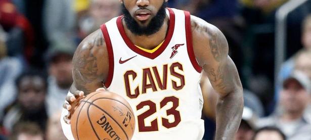  詹姆斯在利物浦比赛中关键助攻,败北引发热议的球员 